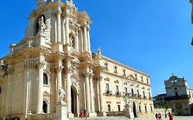 Elegante Appartamento In Palazzo Storico Ortigia